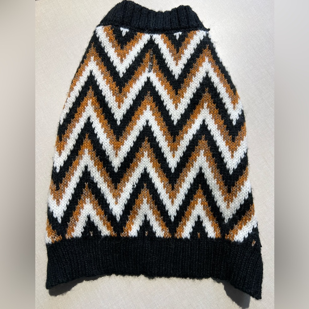 Love Thy Beast chevron sweater XS